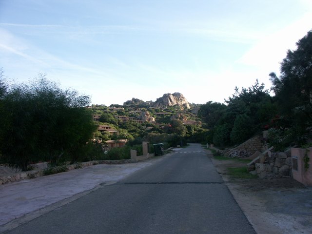 Eine Strasse von Ferienort Costa Paradiso