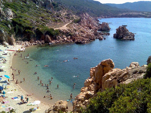 Costa Paradiso Strand Li Cossi und das smaragddrüne Wasser.